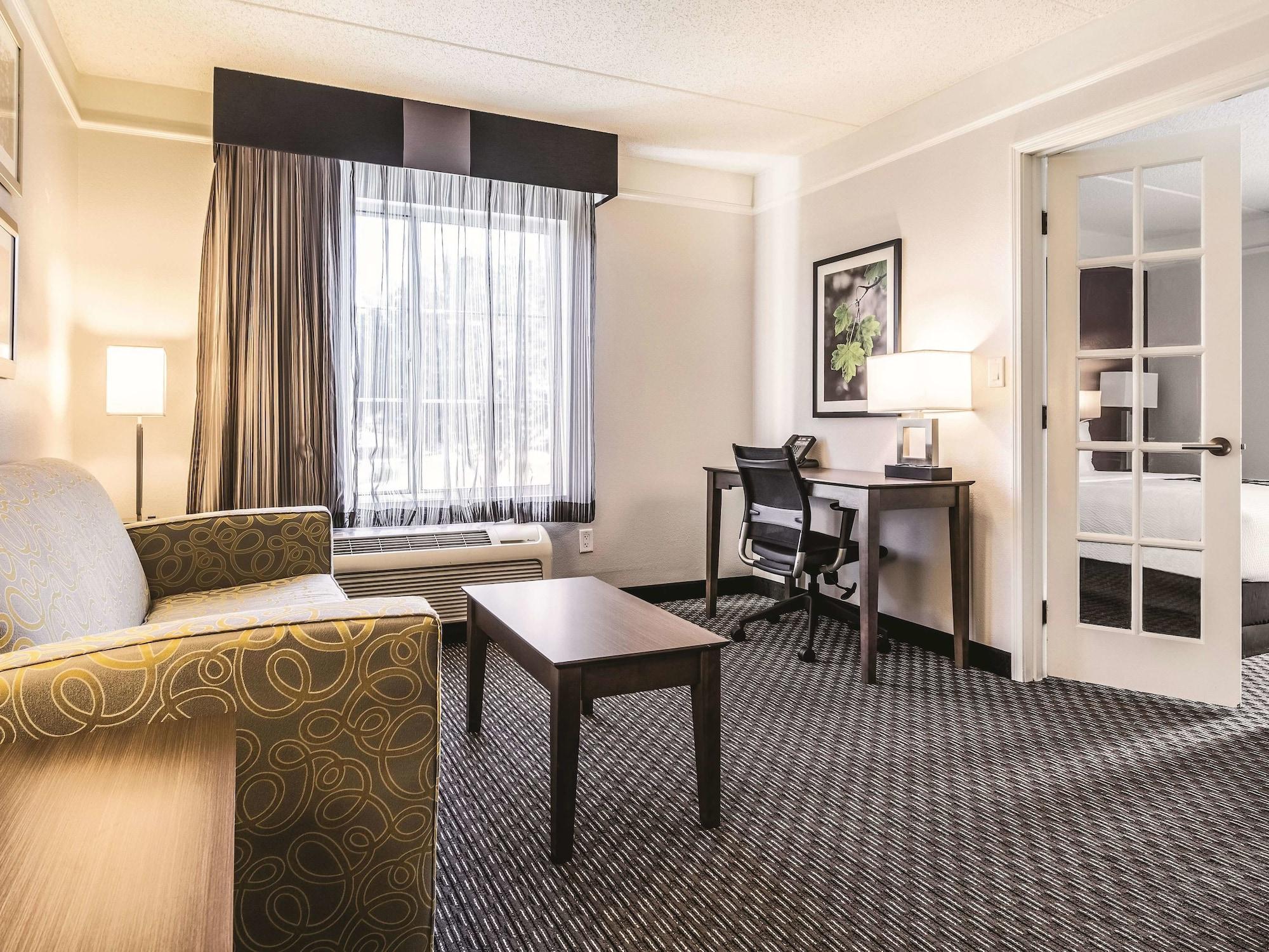 La Quinta By Wyndham Alexandria Airport Otel Dış mekan fotoğraf