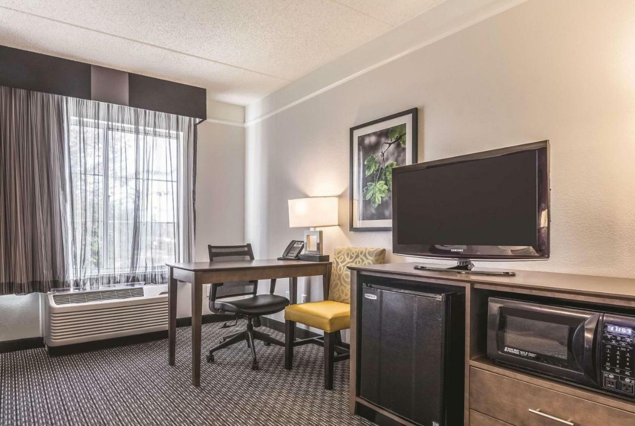 La Quinta By Wyndham Alexandria Airport Otel Dış mekan fotoğraf